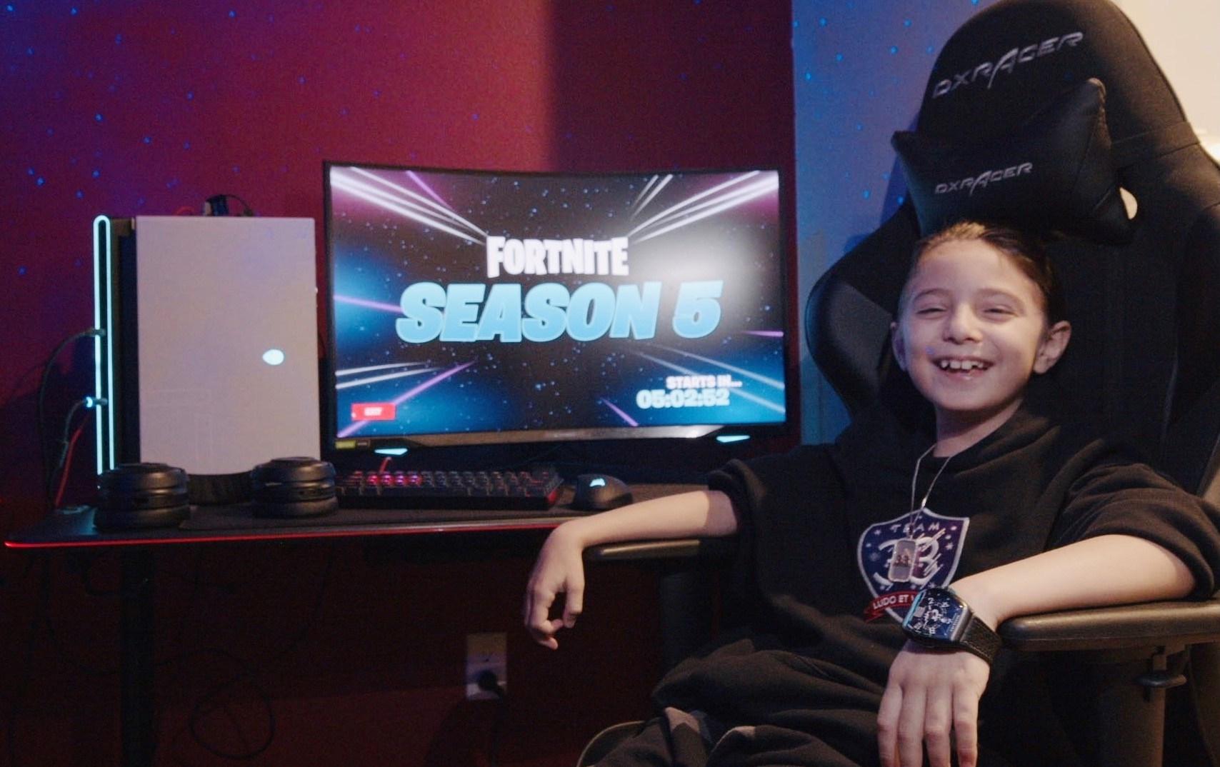 Menino de 8 anos ganha contrato de US$ 33 mil para jogar Fortnite - Geek -  Diário do Nordeste